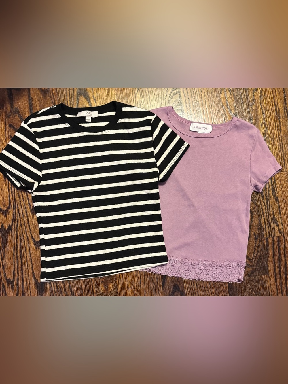 WOMEN’S FALL CLOTHING BUNDLE—2 CROP TOPS
